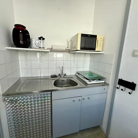 Avec Balcon Et Parking A 2 Pas De La - Fr-1-652-56 Apartment *