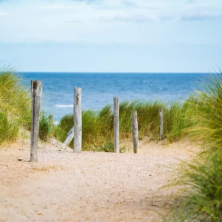 Avec Balcon Et Parking A 2 Pas De La - Fr-1-652-56 * Saint-Hilaire-de-Riez