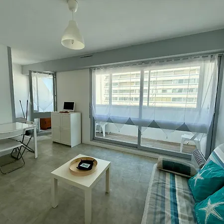 Avec Balcon Et Parking A 2 Pas De La - Fr-1-652-56 * Saint-Hilaire-de-Riez